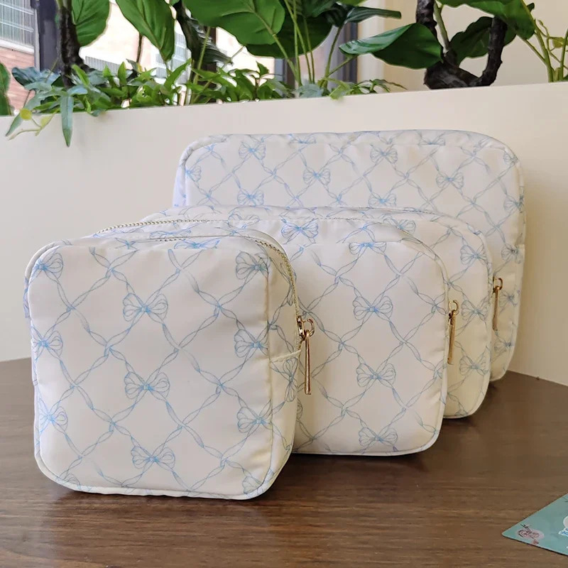 Pink and Blue Bow Printed Makeup Bag Toilet Storage Nylon Outdoor Travel Organizer Homecoming Birthday Party Gift 250326