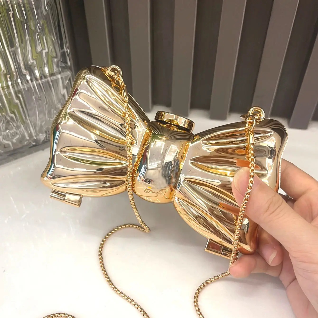 Golden evening dress wallet and handbag y ner shoulder bag with interesting shapes for parties weddings round acrylic shiny clutch 250326
