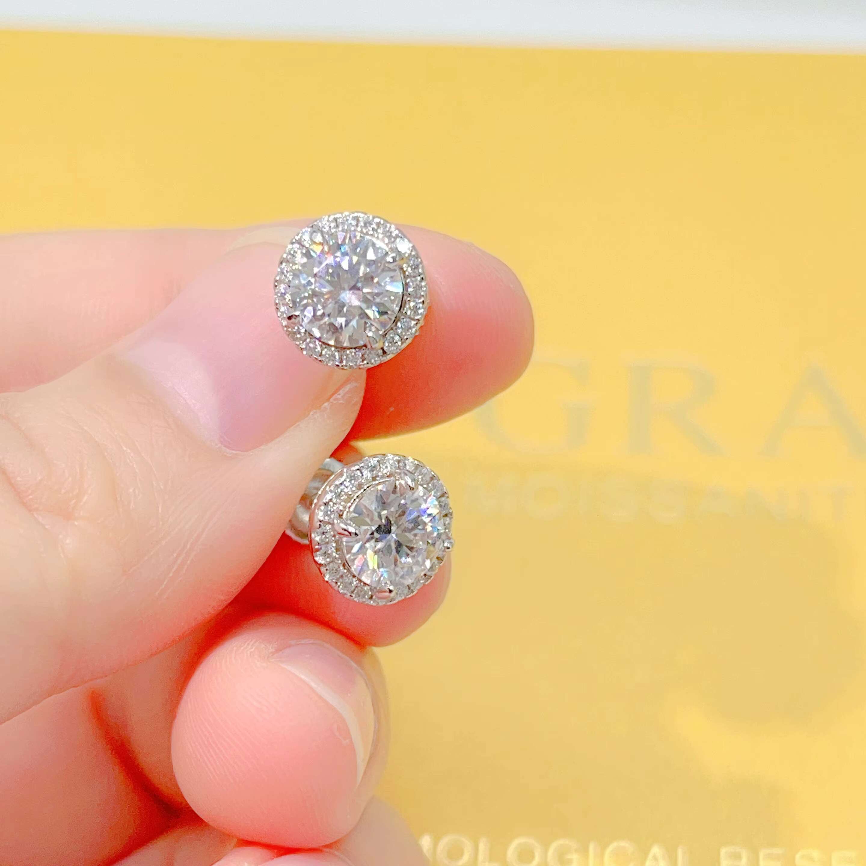 Fine Jewelry 925 Sterling Silver Fashion Bling Jewelry Vvs Moissanite Stud Earrings