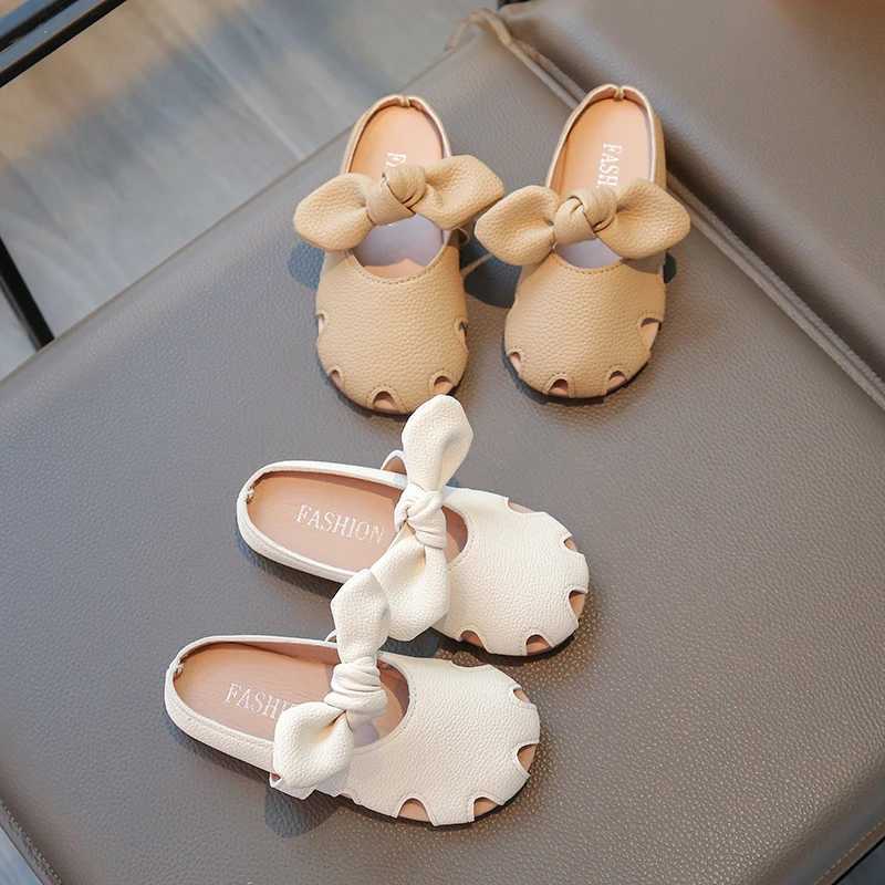 Slipper 2025 Spring/Summer New Childrens Slide Suitable for Girls Simple Leather Princess Shoes Soft and Breathable Coat Cute Bow S25326