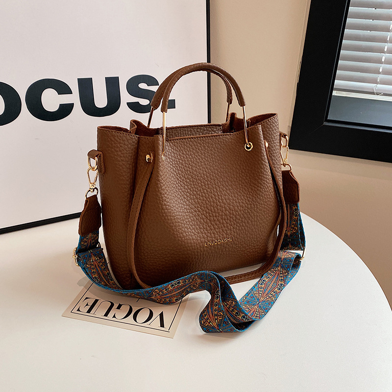 design bag 2025 Oblique crossbody bag simple and retro leisure and all-match single shoulder bag with large capacity solid color commuter handbag