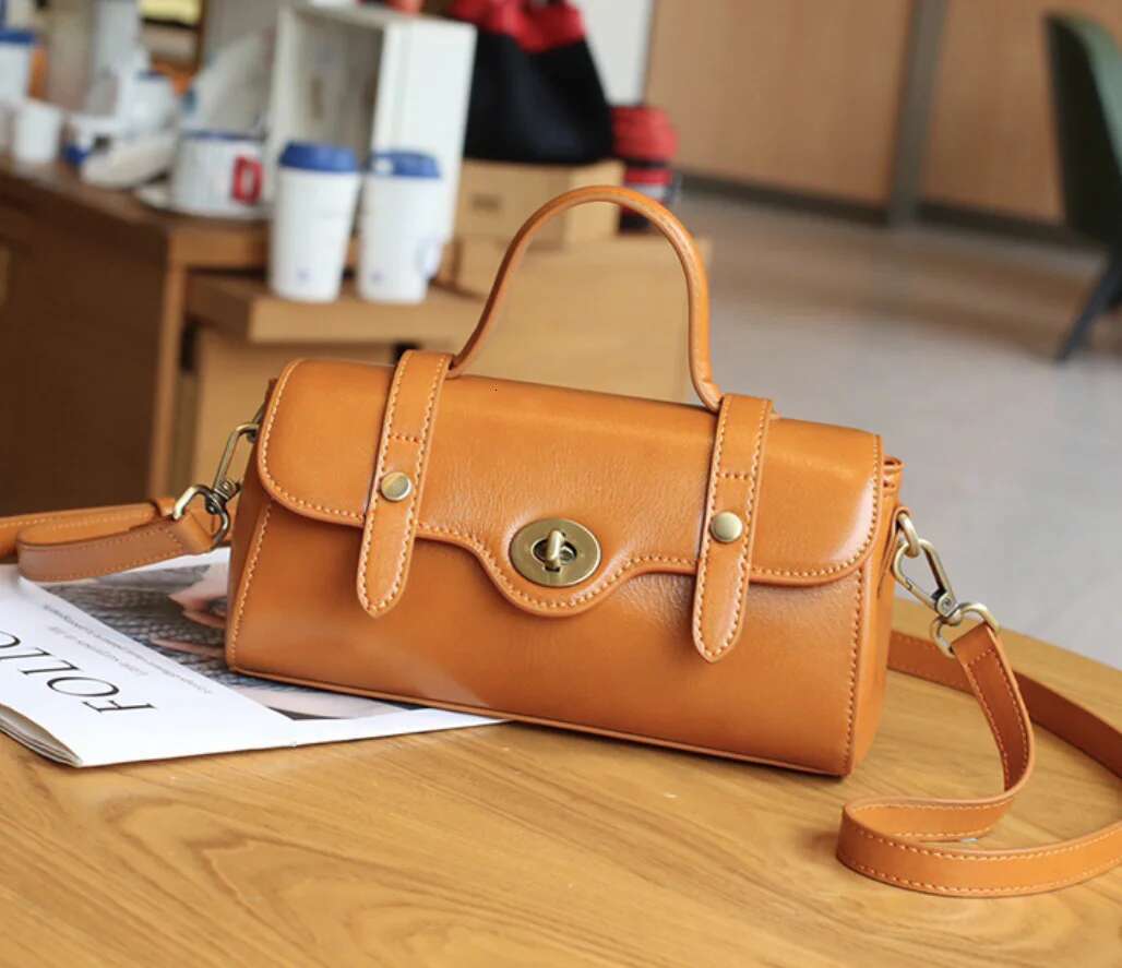 2025 New Designer Baguette Cowhide Women Handbag Fashion Mini Party Shopping Slant Vintage Cambridge Bag