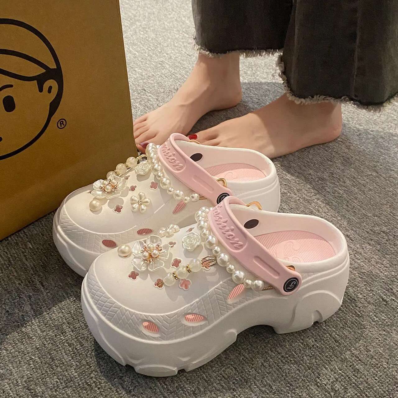 2025 Summer New Pearl Chain Thick Bottom Women's Thick Bottom Designer Fashion Beach Sandals Women's Anti Slip Wooden Clogs Garden Shoes