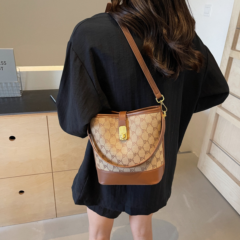 design bag 2025 fashion bucket bag women's hand-held shoulder bag with high-quality texture large capacity and small size crossbody bag