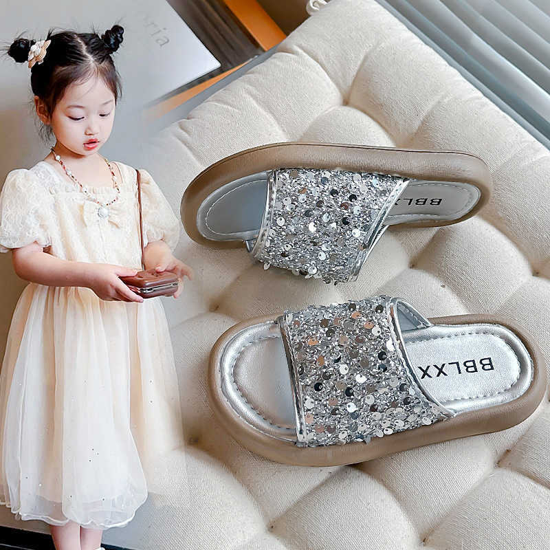 Slipper Girls slippers for womens outdoor wear 2024 summer new fashionable silver sequins soft sole anti slip straight sandals S25326