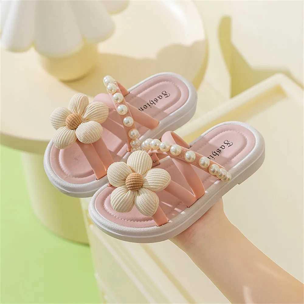 Slipper Princess shoes beach shoes girls sliders childrens little girls soft soles anti slip pearls wearing Versatile cool sliders S25326