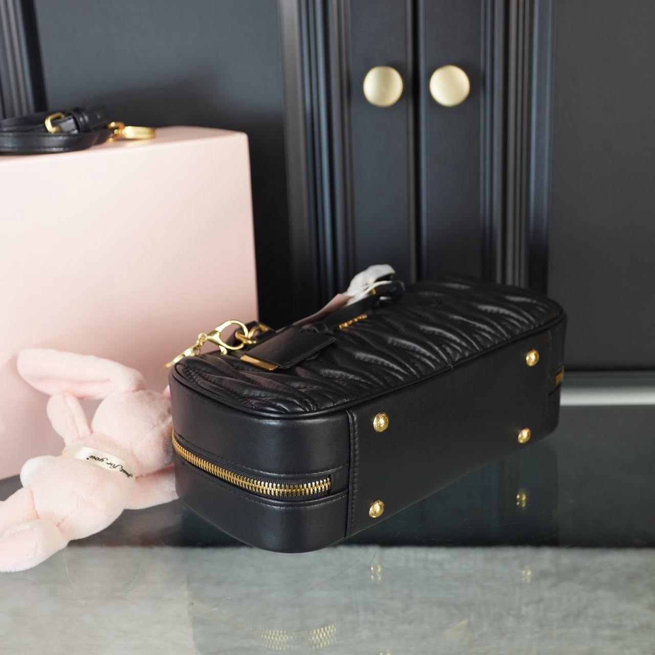 Designer bag bowling bag hobo bag cowhide versatile style zipper mouth handheld shoulder crossbody fold plain weave retro fashion real leather bag underarm bag 2025