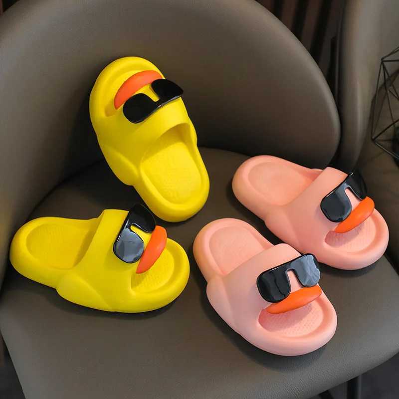 Slipper Summer childrens slides cute cartoon soft soled childrens shoes baby bathroom slides waterproof and anti slip boys and girls beach shoes S2532