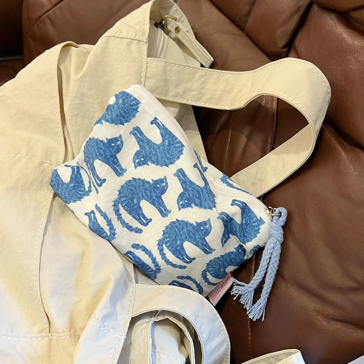 Blue Cat Graphic Makeup Bag Two Tons Zipper 250326