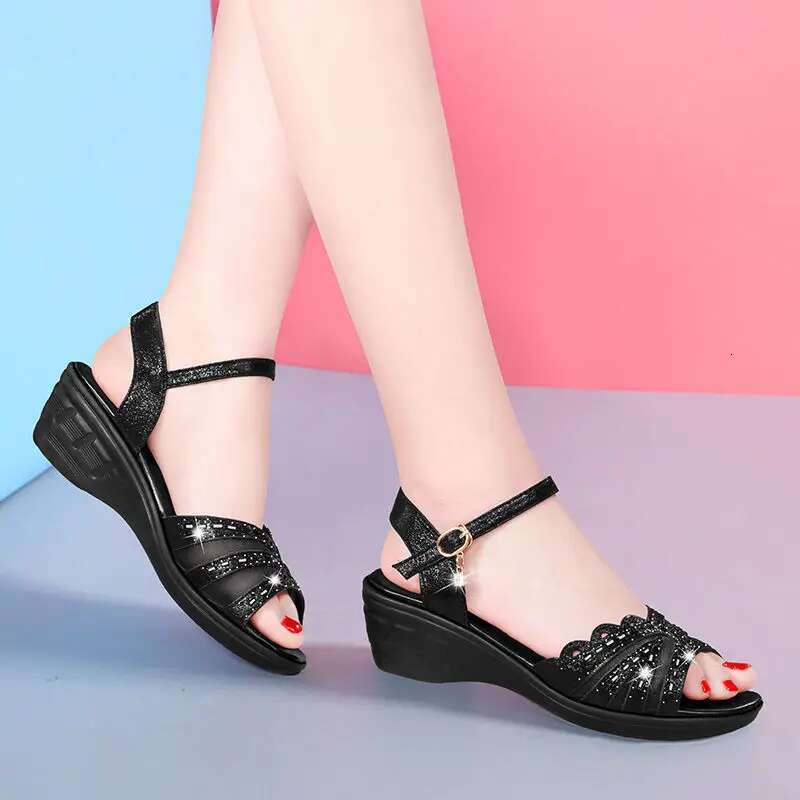 2025 Summer New Women's Lightweight Wedge Designer Fashion Thick Bottom Sandals