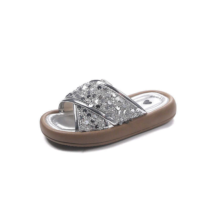 Slipper Summer 2024 new girls non slip beach shoes versatile cool slippers for adults non slip soft soled slippers princess shoes S25326