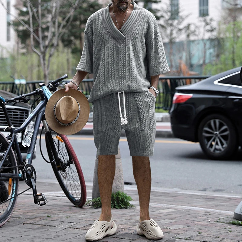 2024 summer mens loose casual sportswear highquality jacquard Vneck short sleeved twopiece clothing 250326