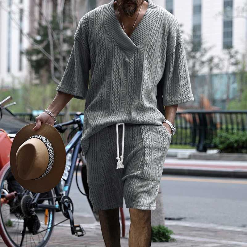 Mens casual suit twisted knit V-neck short sleeved T-shirt and shorts 2 pieces summer outdoor sports casual loose zipperXJ250326