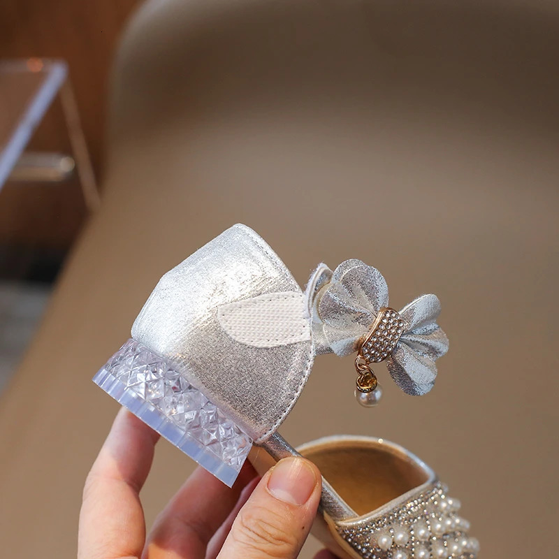 Girls Princess Shoes 3-12 Years Old Silver Crystal Girls High Heels Fashion Non-slip Kids Performance Shoes Childrens Sandals 250326