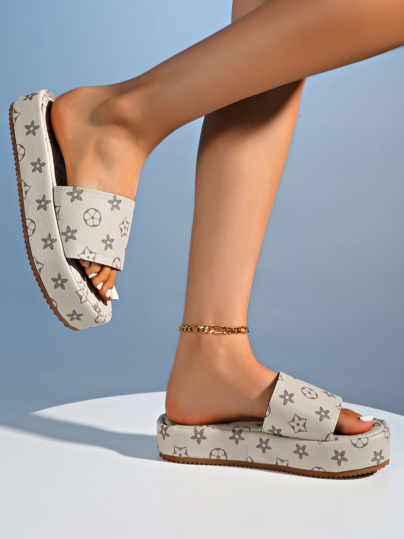 2025 summer new arrival round head hot printing outside wearing beach female flip-ps large size flat platform slippers plus Size 43