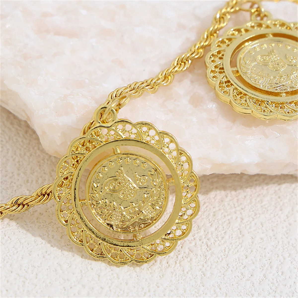 Classic retro style Arabic patterned necklace coin shaped master carved hollow necklace womens jewelry 250326