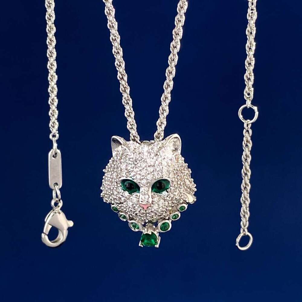 New raccoon shaped jewelry ring with sparkling diamond light and dynamic elf green eyes