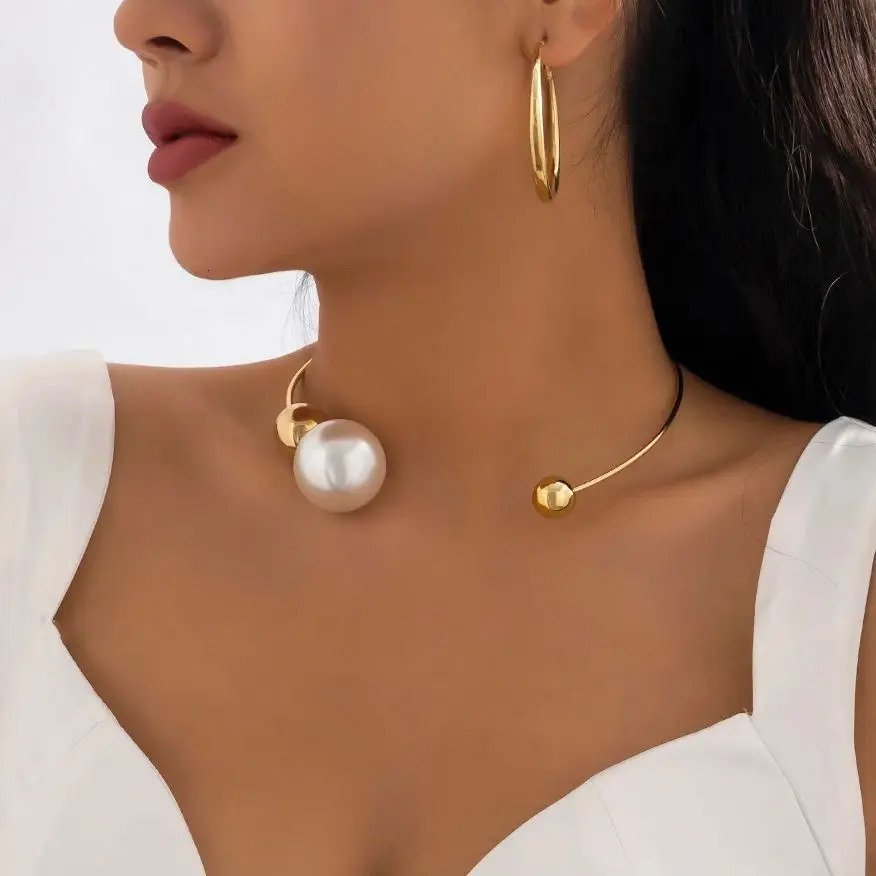 Elegant Gothic white pearl necklace womens pendant Kravik chain wedding jewelry item 250325