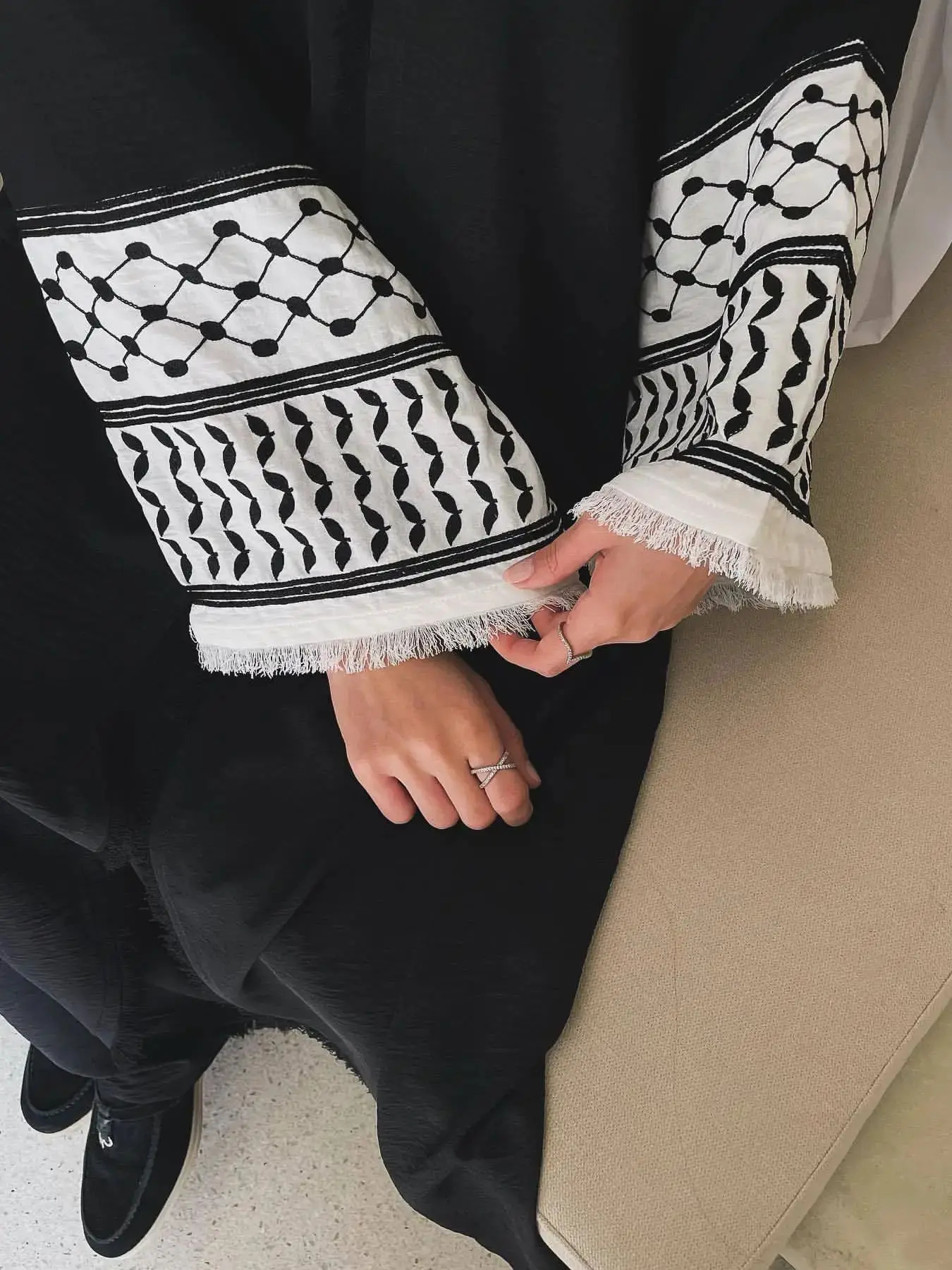 Fashionable ed Kimono Oversized Muslim Robe Abaya Syari Female Full Length Tassel Worship Service wy1969 250326