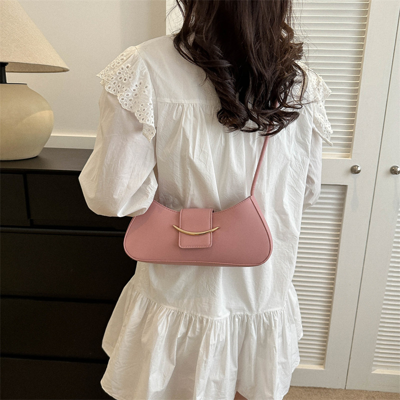New women's bag fashion trend underarm bag niche design shoulder bag fashion foreign crossbody bag 2025s hot