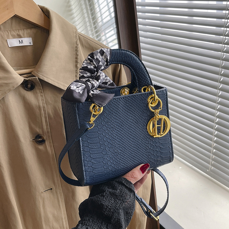 Women's bag new crocodile handbag Silk scarf woven Diana bag hand bill shoulder diagonal span 2025