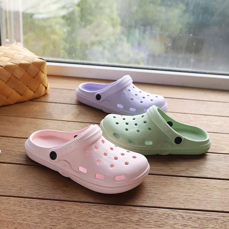 2025 Summer New Waterproof Slippers for Women Outdoor Designer Fashion Slippers Soft soled Garden Shoes Indoor Care Shoes Sandals2