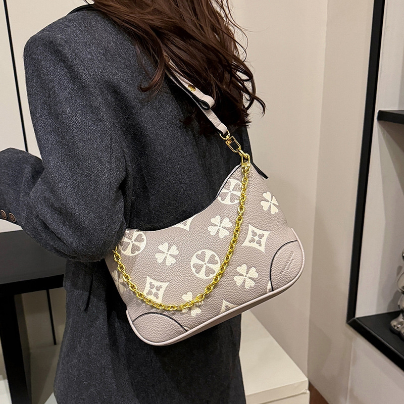 Free shipping 2025 designer fashionable commuting dumpling armpit chain carrying shoulder bag for women