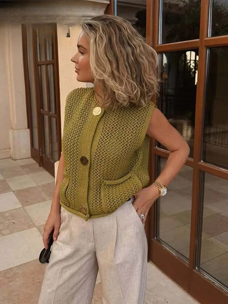 Women Fashion Sleeveless Coarse Needle Knitting Vest Sweater Female Chic Big Pockets Patch Buttons Cardigan Waistcoat Tops
