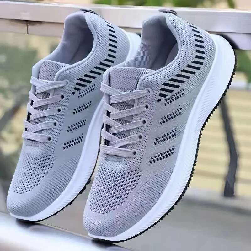 Men's casual fashionable sports breathable running shoes, outdoor walking training tennis shoes