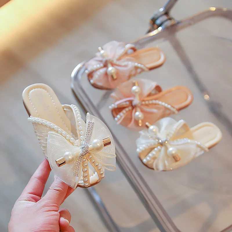 Slipper 2024 Summer New Sandals for Girls Lace Breathable Outerwear Half Slide Fashion Soft Bottom Korean Edition Princess Shoes S25326
