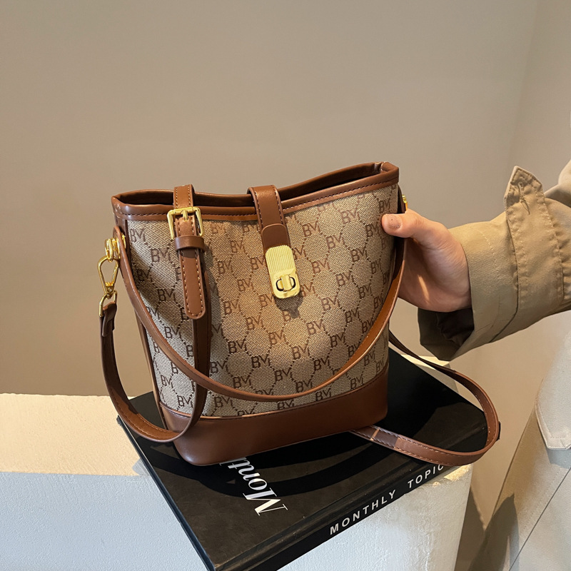 design bag 2025 fashion bucket bag women's hand-held shoulder bag with high-quality texture large capacity and small size crossbody bag