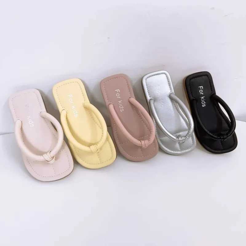 Slipper Summer comfortable beach childrens flip cover lightweight soft bottom flat slide fashionable for girls silver toe clip outdoor slide S25326