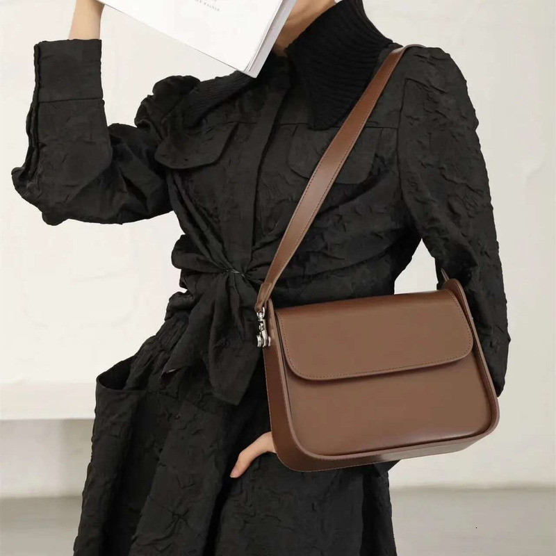 2025 New Glossy Hard Cowhide Leather Flap Small High-End Ins Chic Women Crossbody Underarm Hand Bag Beige