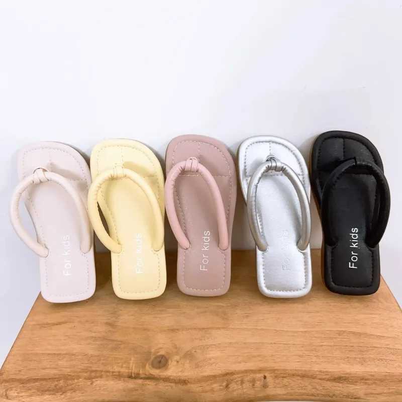 Slipper Summer comfortable beach childrens flip cover lightweight soft bottom flat slide fashionable for girls silver toe clip outdoor slide S25326