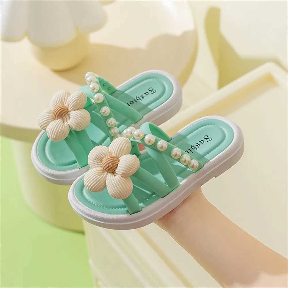 Slipper Princess shoes beach shoes girls sliders childrens little girls soft soles anti slip pearls wearing Versatile cool sliders S25326