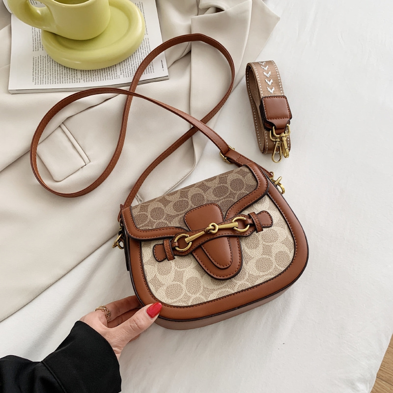 Free shipping 2025 New designer bag Fashion popular printed single shoulder crossbody bag premium texture for womens