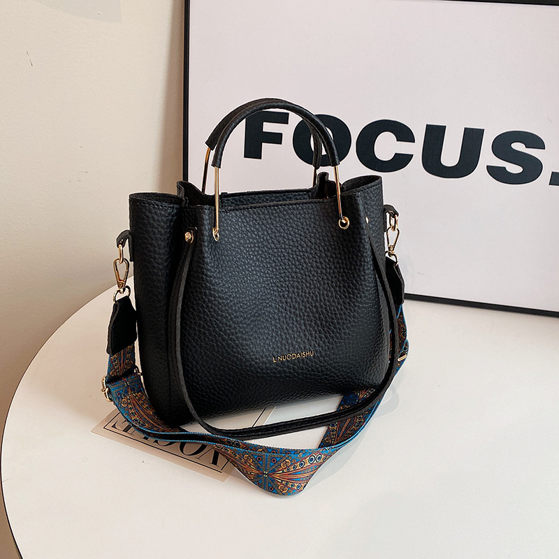 design bag 2025 Oblique crossbody bag simple and retro leisure and all-match single shoulder bag with large capacity solid color commuter handbag