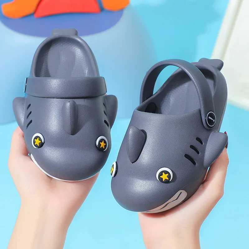 Slipper Childrens slide cartoon shark EVA boys and girls outdoor chloroprene rubber shoes summer waterproof soft sole childrens slide S25326