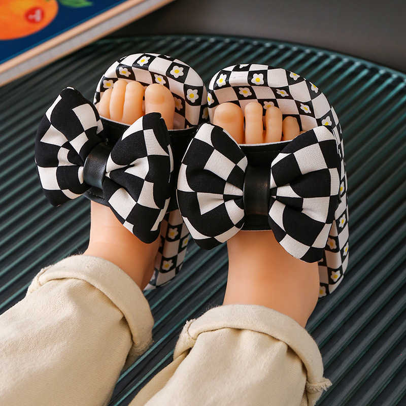 Slipper Childrens slippers cute bow for girls fashionable princess for girls anti slip soft sole for indoor and outdoor wear beach sandals for girls S