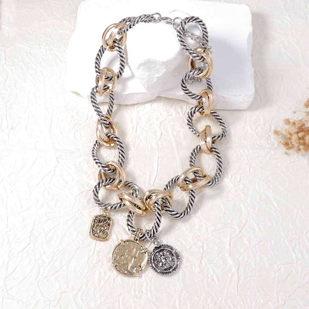 Trendy Geometric O-Ring Link Chain Necklace - Fashionable Badge Design Brass Alloy Women's Versatile Layering Jewelry