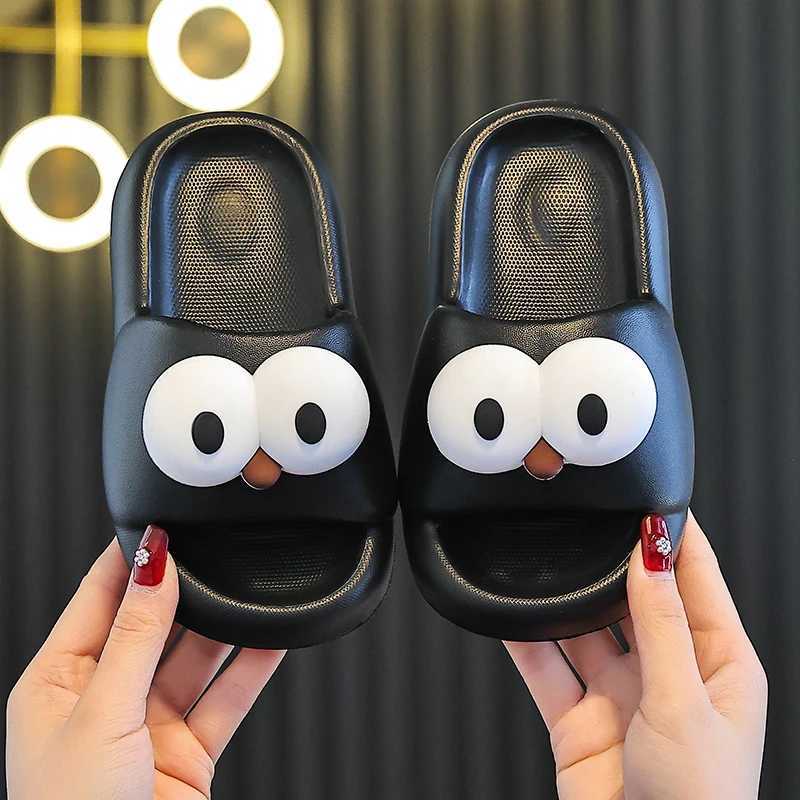 Slipper A pair of cartoon big eyes outline the anti slip soft bottom slider and the cloud like home slider has a thick bottom to f S25326