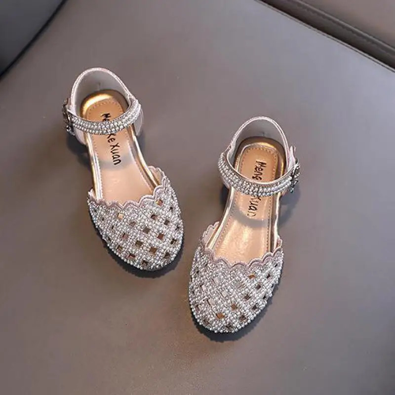 AINYFU Kids Flats Sandals Girls Princess Rhinestone Party Sandals Childrens Leather Hollow Out Beach Shoes Size 21-36 250326
