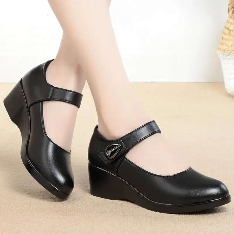 2025 Summer New Women's Quality Slope Heel Women's Casual Street Comfort Black Student Designer Fashion High Heels