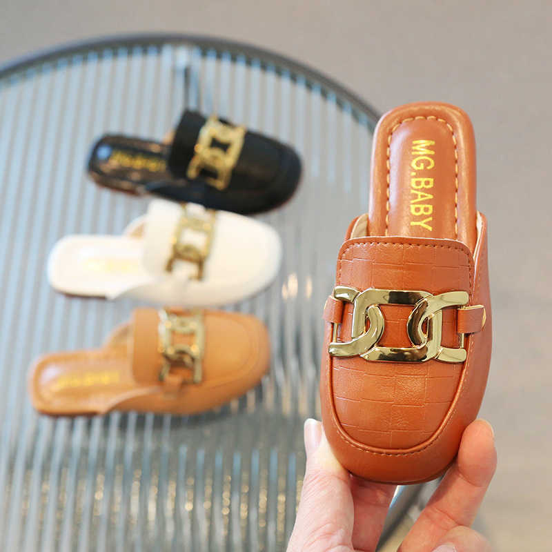 Slipper Childrens sandals for spring and summer 2024 new style for girls wearing flat bottomed toe half slippers without heels casual lazy shoes trend