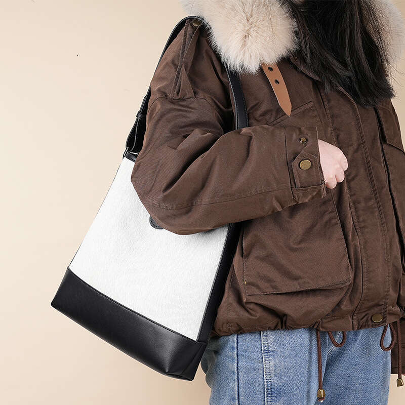 Genuine leather women's Korean niche car Jingyuan, same canvas bag, contrasting color patchwork leather, one shoulder fashionable and versatile h