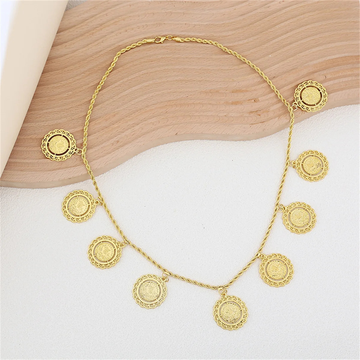 Classic retro style Arabic patterned necklace coin shaped master carved hollow necklace womens jewelry 250326