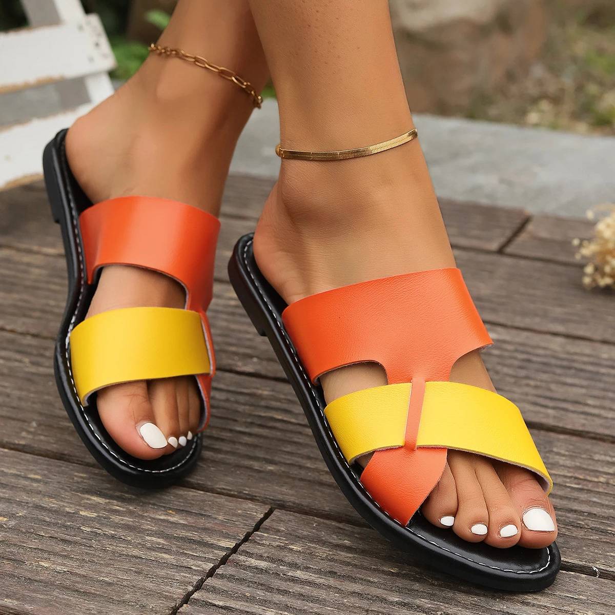 Womens Retro Open Flat Head Leisure Slide Outdoor Beach Shoes Large Size Sandals 250317