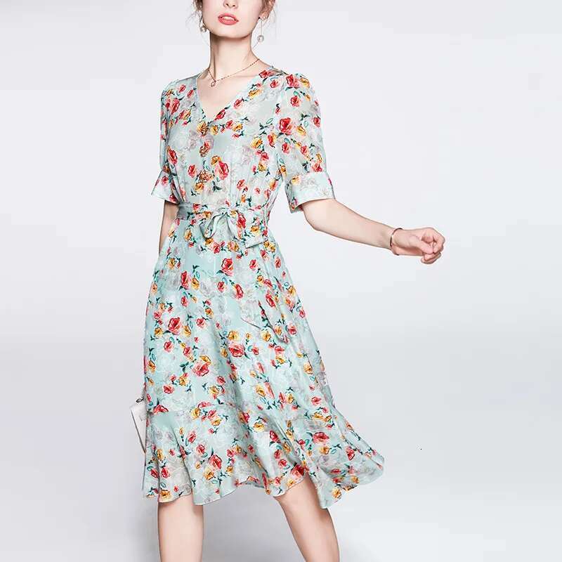 Dongdumaoyi Bloemenjurk Franse Stijl Nieuwe Zomer Mode V Elegante Taille Knipperende High End Moerbei Zijden Jurk C