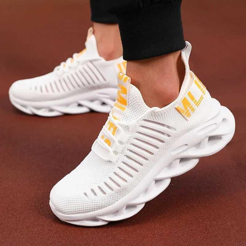Running shoes mens summer new sports shoes mens shock-absorbing skipping rope net breathable anti slip black mens sports shoes Y250325