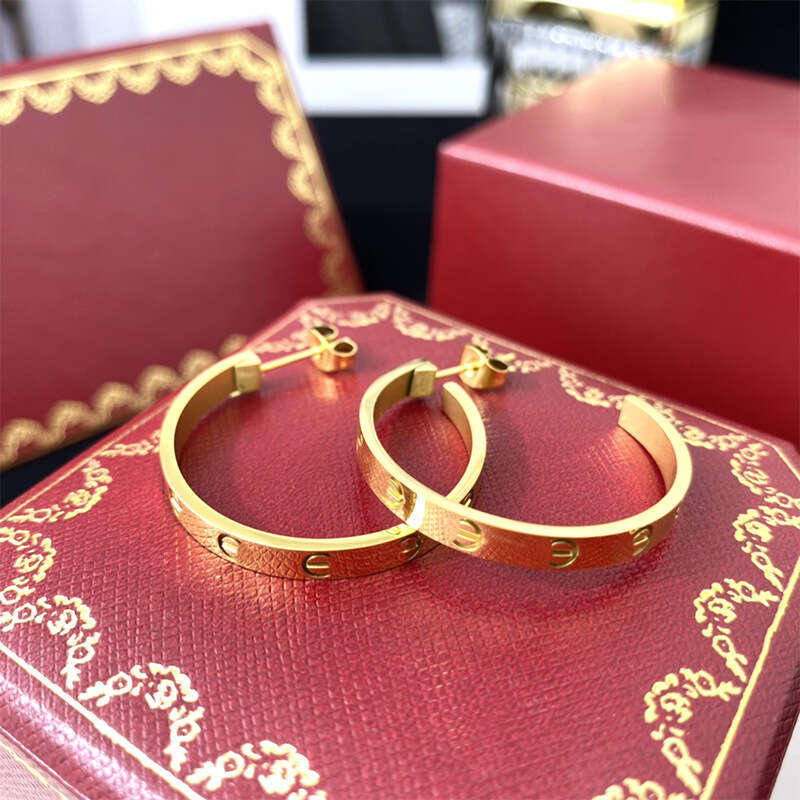 Era metal large C-shaped earrings, niche new style, fashionable, simple, generous, personalized, cool style earrings